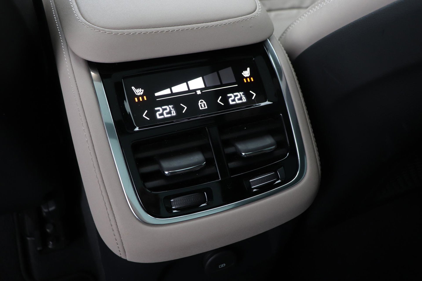 Volvo XC90 T8 Ultra Dark | HEICO | Luchtvering | Stoelventilatie | Bowers & Wilkins | Trekhaak