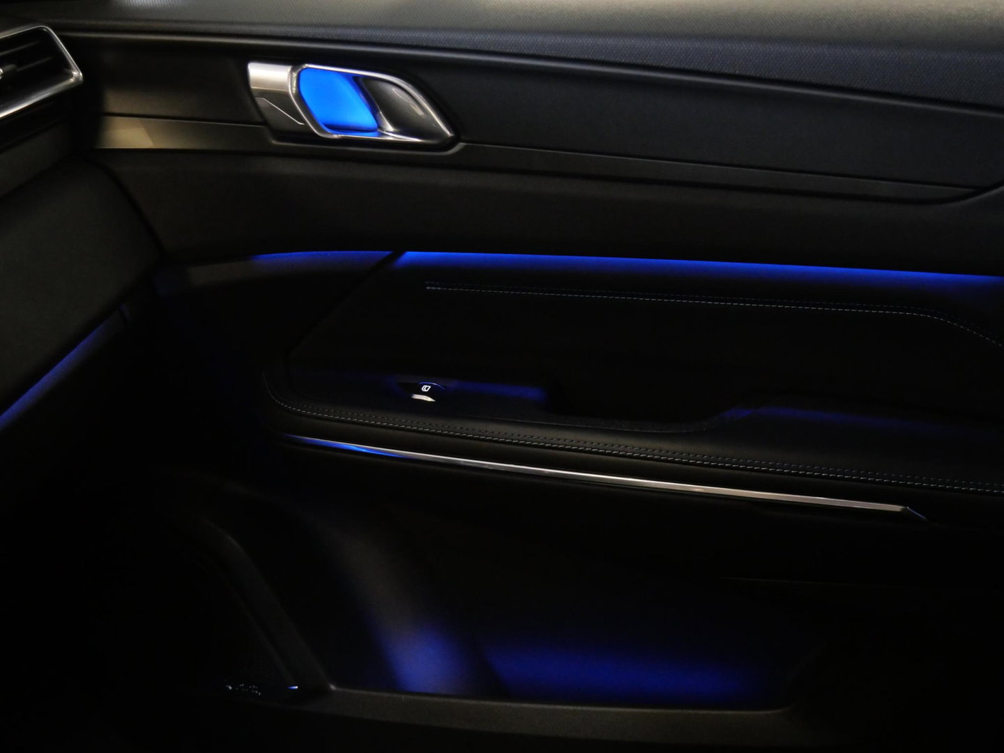 Lynk & Co 01 PHEV/ 360°CAMERA/ TREKHAAK/ PANORAMADAK/ SFEERVERLICHTING