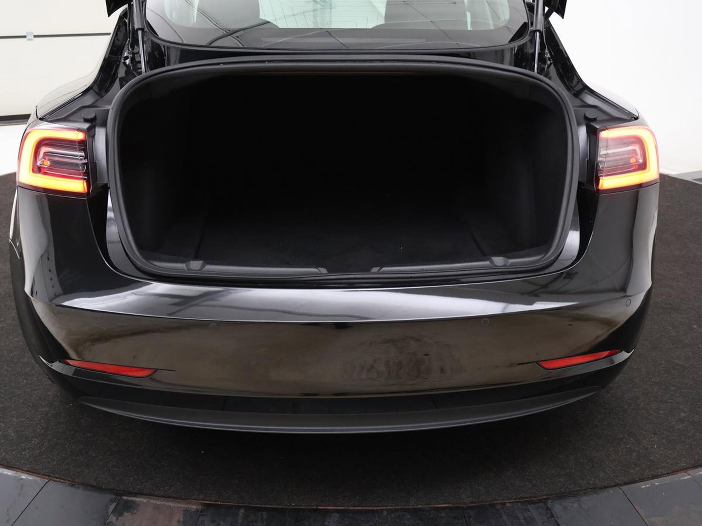 Tesla Model 3 Long Range AWD 75 kWh | SOH 90,7% | Panoramadak | Leder | Memory | Stoelverwarming | Camera | Park assist | Climate control
