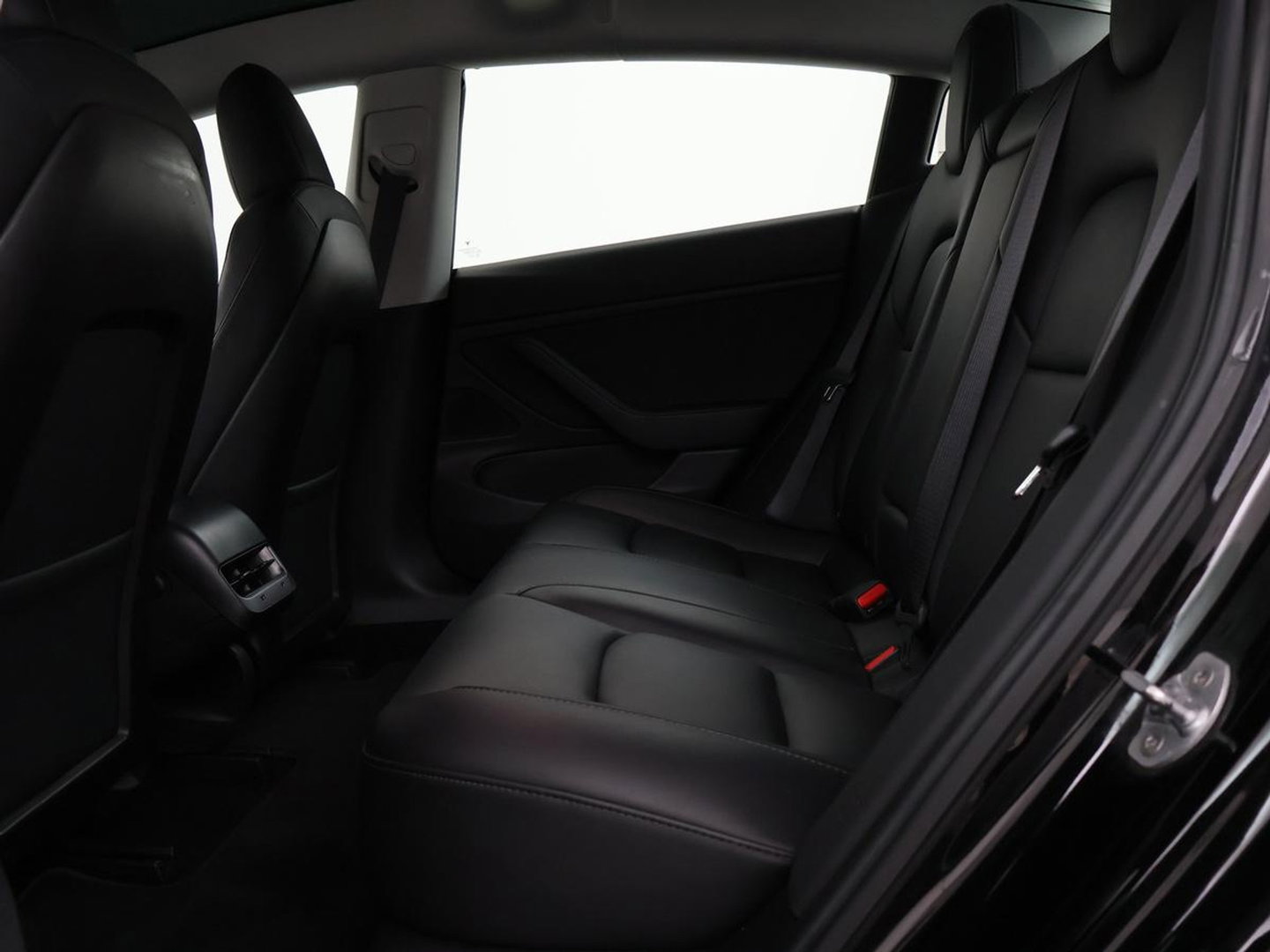 Tesla Model 3 Long Range AWD 75 kWh | SOH 90,7% | Panoramadak | Leder | Memory | Stoelverwarming | Camera | Park assist | Climate control
