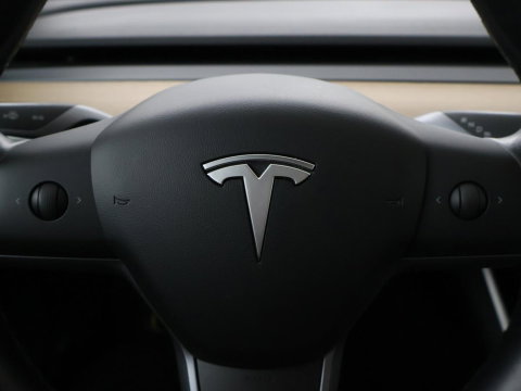 Tesla Model 3 Long Range AWD 75 kWh | SOH 90,7% | Panoramadak | Leder | Memory | Stoelverwarming | Camera | Park assist | Climate control