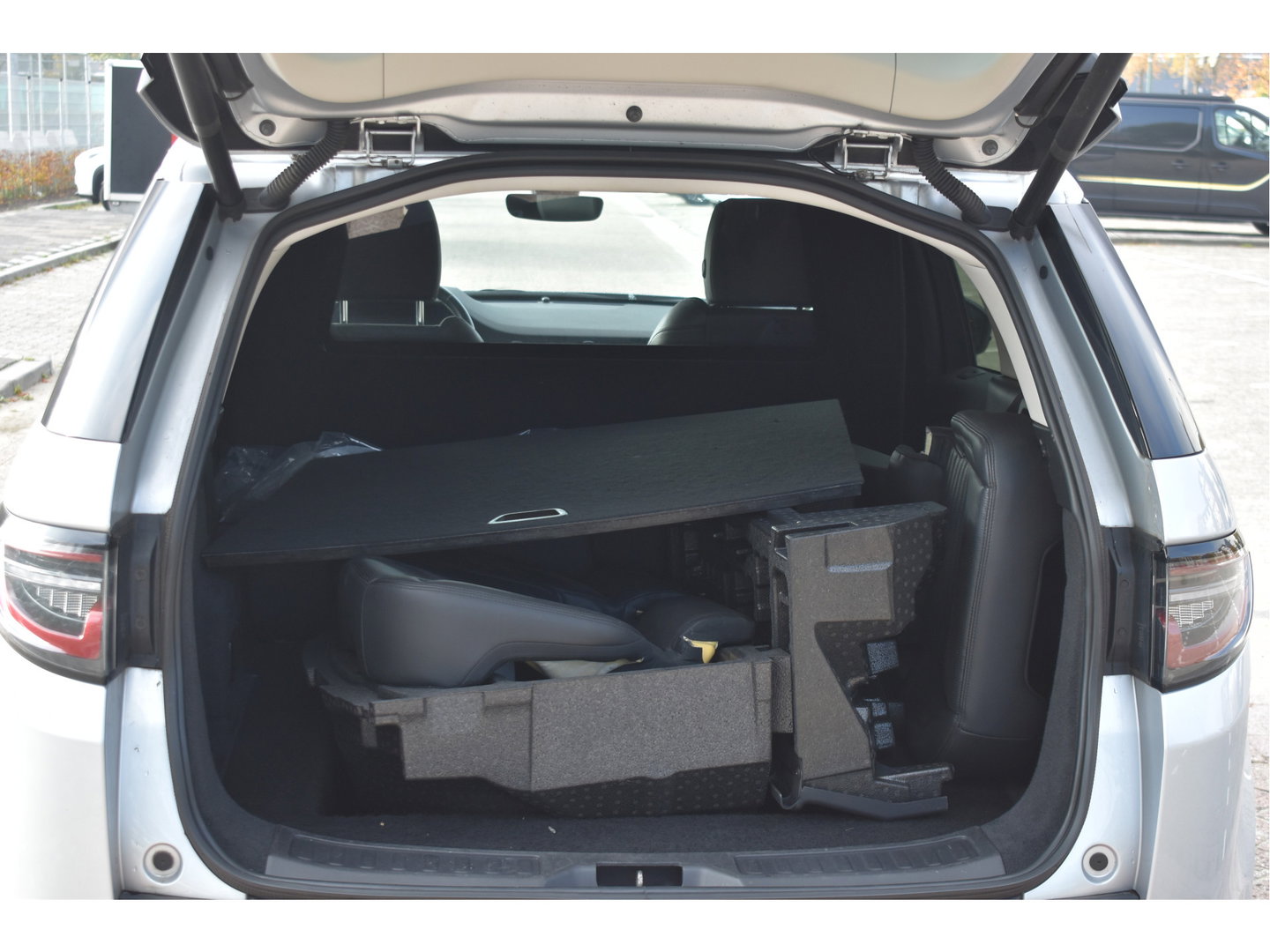 Land Rover Discovery Sport Grijs kenteken 2.0 D165 R-Dynamic | 360 gr.camera | Carplay | DAB | Leder | Full LED | Stoelen nog los aanwezig