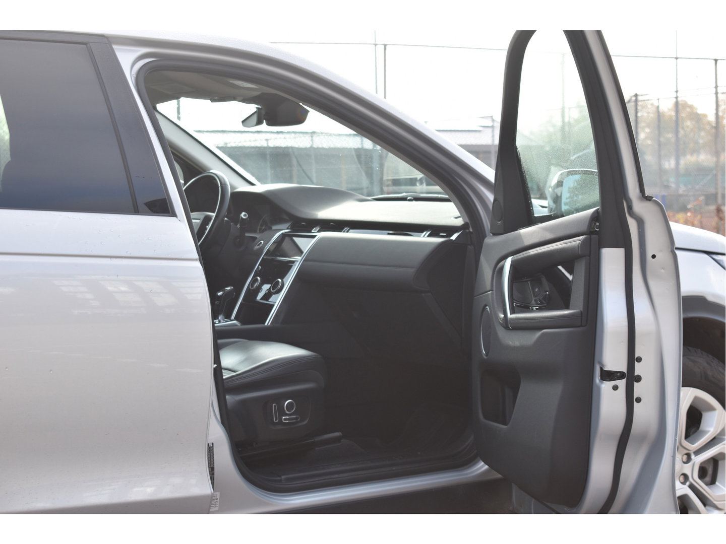 Land Rover Discovery Sport Grijs kenteken 2.0 D165 R-Dynamic | 360 gr.camera | Carplay | DAB | Leder | Full LED | Stoelen nog los aanwezig