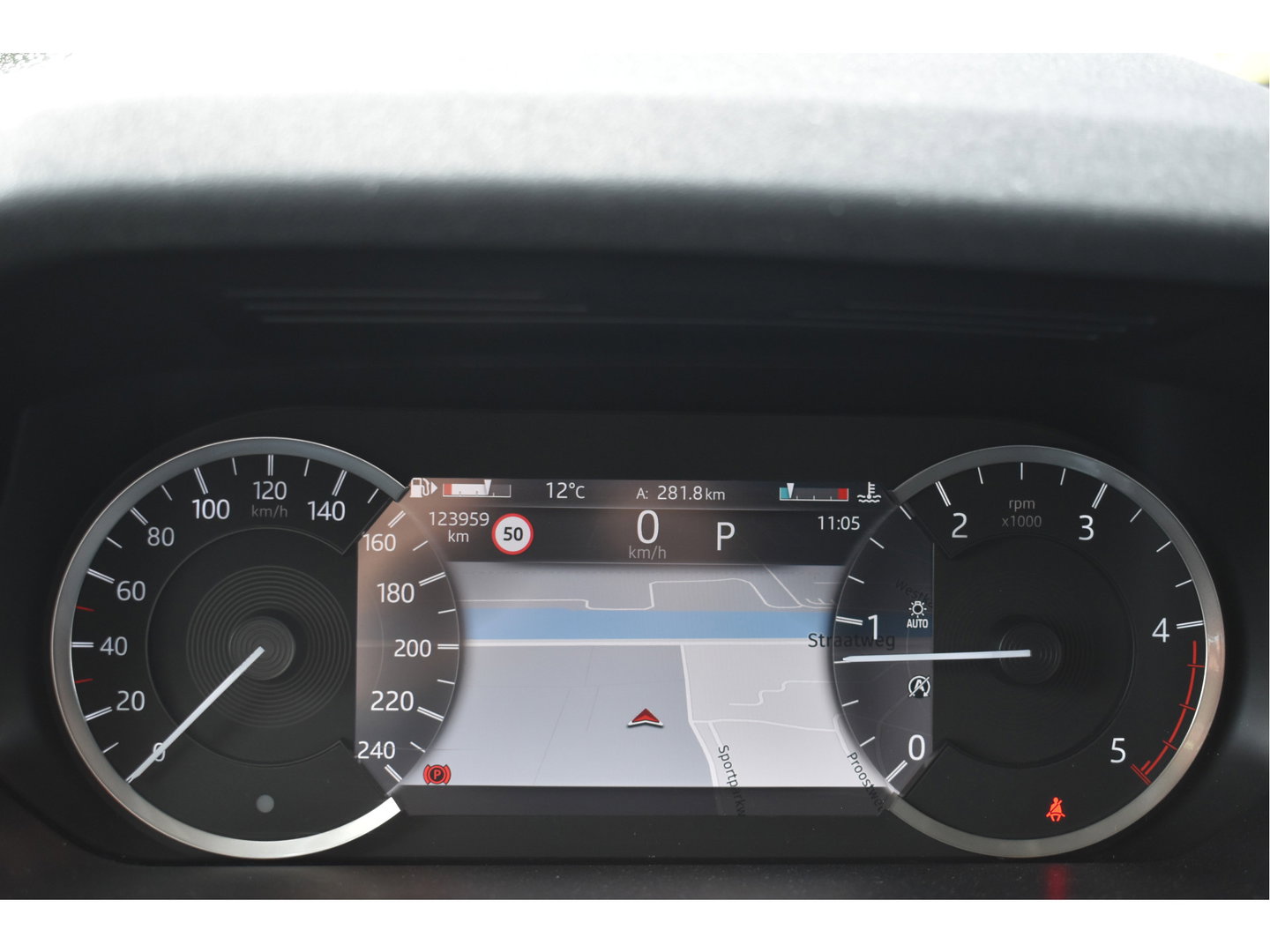 Land Rover Discovery Sport Grijs kenteken 2.0 D165 R-Dynamic | 360 gr.camera | Carplay | DAB | Leder | Full LED | Stoelen nog los aanwezig