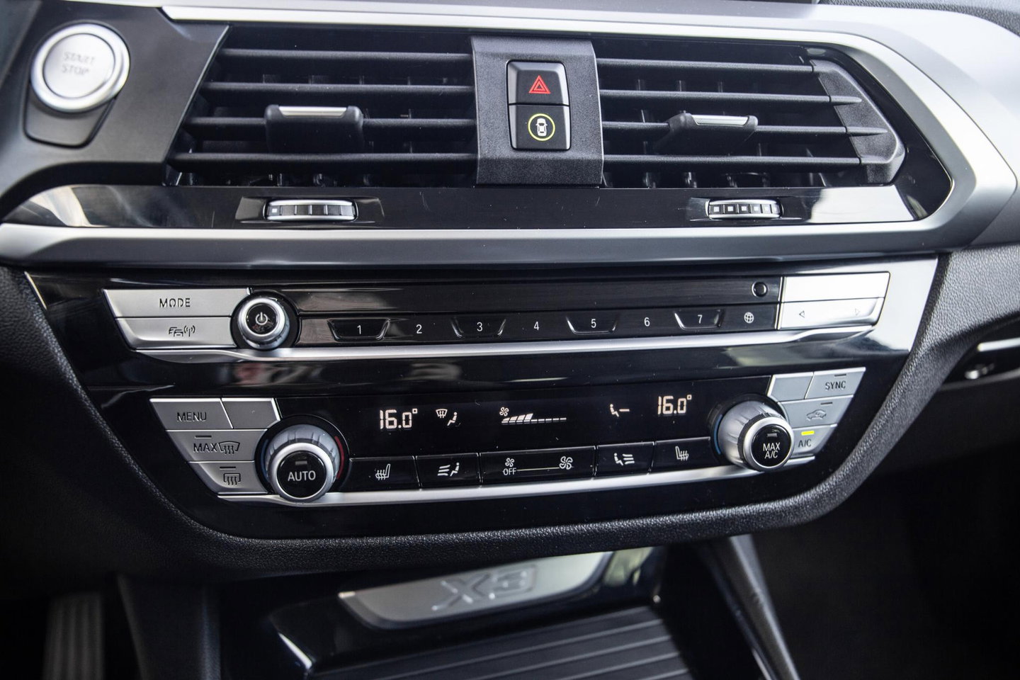 BMW X3 xDrive30e High Executive BLACK LINE / CARPLAY / LEER / STOELVERWARMING / CAMERA / DEALER ONDERHOUDEN