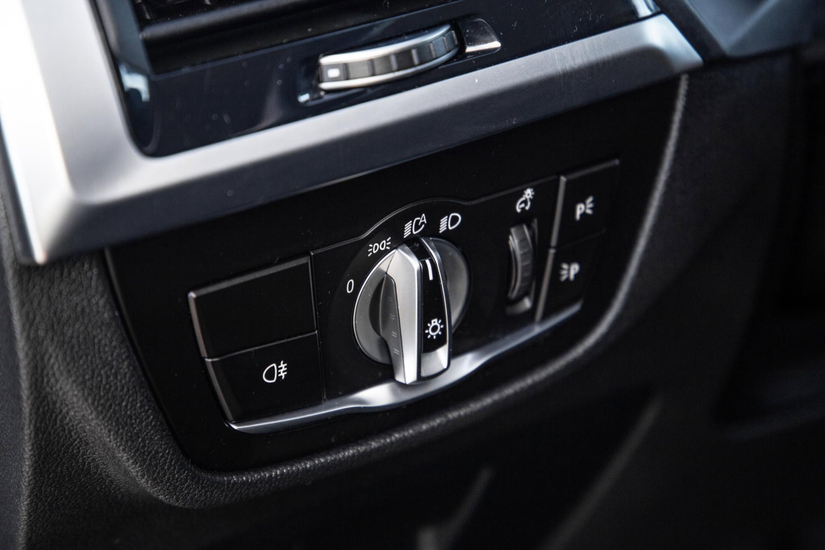 BMW X3 xDrive30e High Executive BLACK LINE / CARPLAY / LEER / STOELVERWARMING / CAMERA / DEALER ONDERHOUDEN