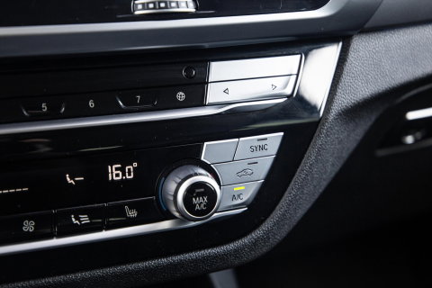 BMW X3 xDrive30e High Executive BLACK LINE / CARPLAY / LEER / STOELVERWARMING / CAMERA / DEALER ONDERHOUDEN