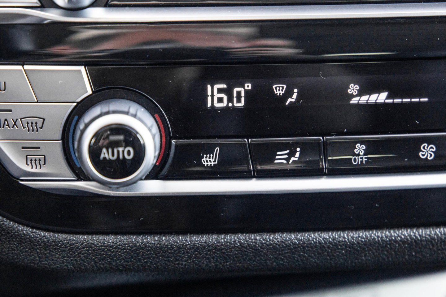 BMW X3 xDrive30e High Executive BLACK LINE / CARPLAY / LEER / STOELVERWARMING / CAMERA / DEALER ONDERHOUDEN