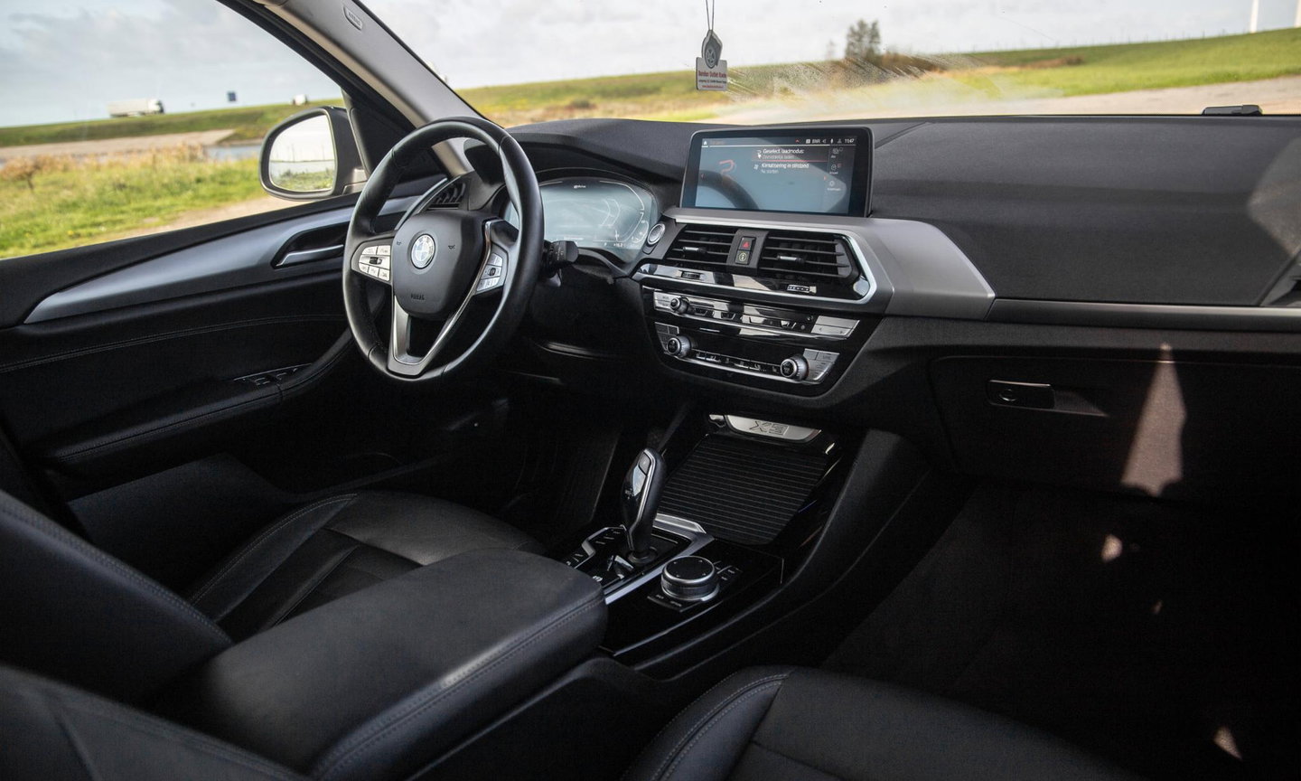 BMW X3 xDrive30e High Executive BLACK LINE / CARPLAY / LEER / STOELVERWARMING / CAMERA / DEALER ONDERHOUDEN