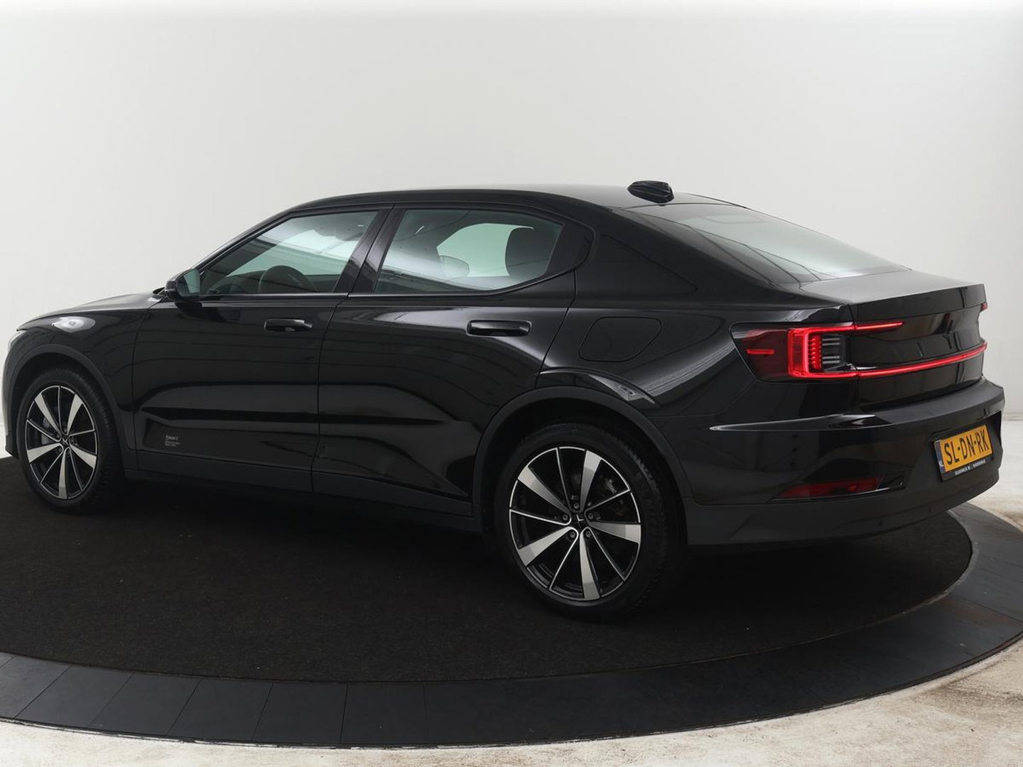 Polestar 2 Long Range Single Motor 78 kWh | SOH 93,2% | Camera | LED | Apple Carplay | Stoelverwarming | DAB |