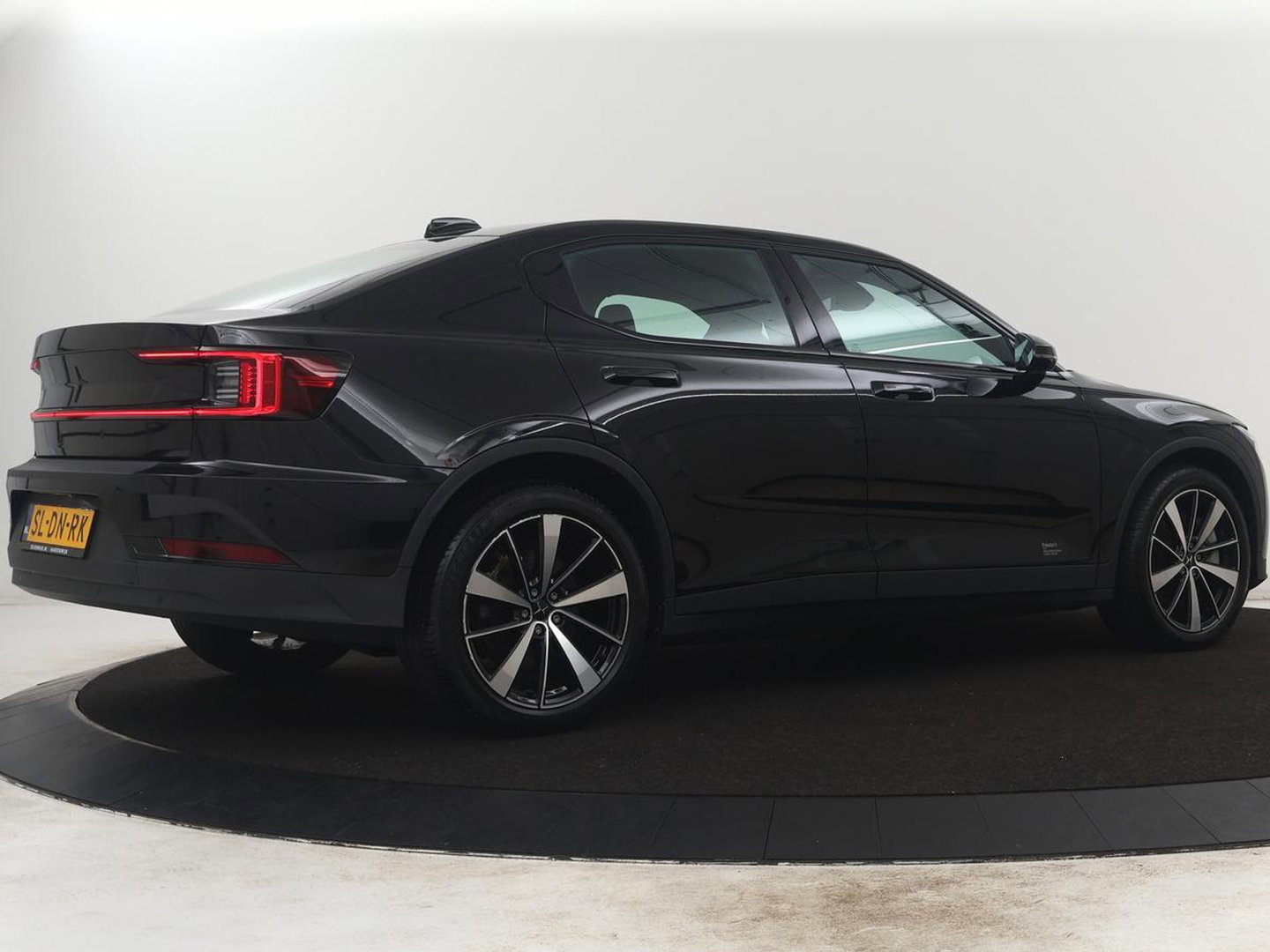 Polestar 2 Long Range Single Motor 78 kWh | SOH 93,2% | Camera | LED | Apple Carplay | Stoelverwarming | DAB |