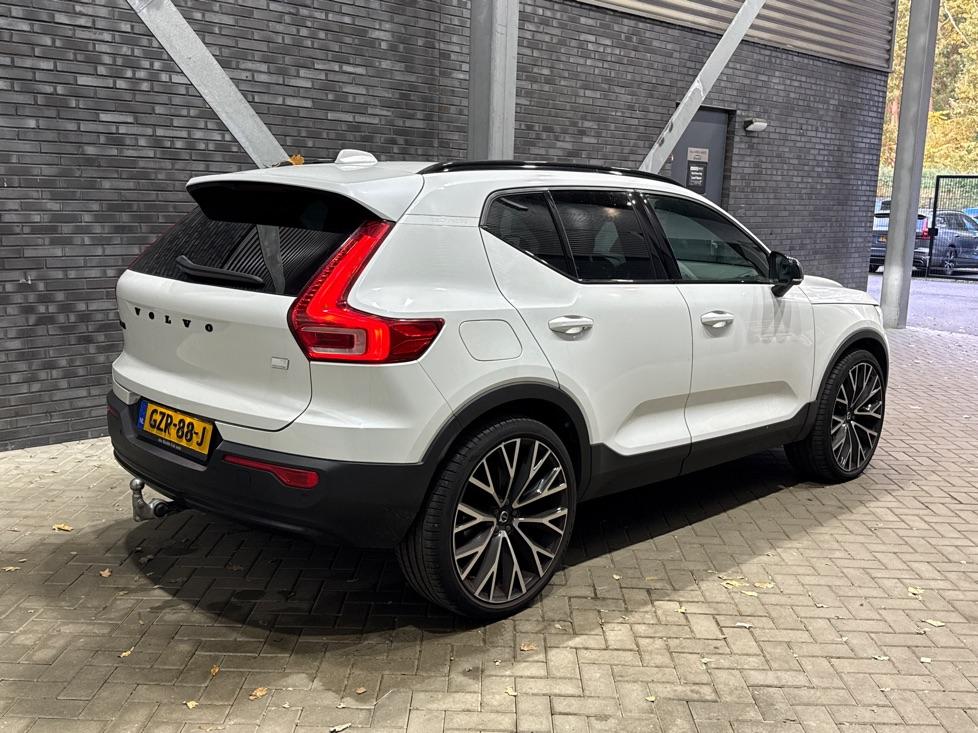 Volvo XC40 T5 Plus Dark | 22 Inch | Harman/Kardon | Trekhaak | Panoramadak | Keyless | Stoel+Stuurverwarming
