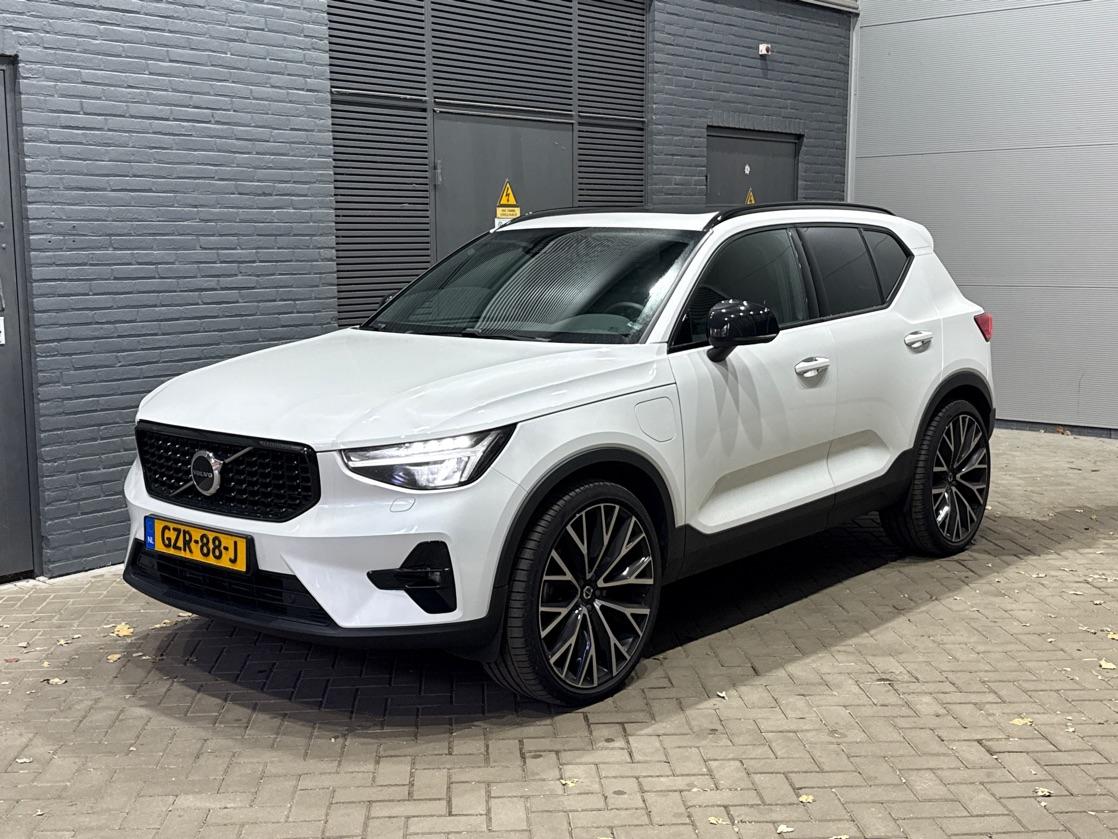 Volvo XC40 T5 Plus Dark | 22 Inch | Harman/Kardon | Trekhaak | Panoramadak | Keyless | Stoel+Stuurverwarming