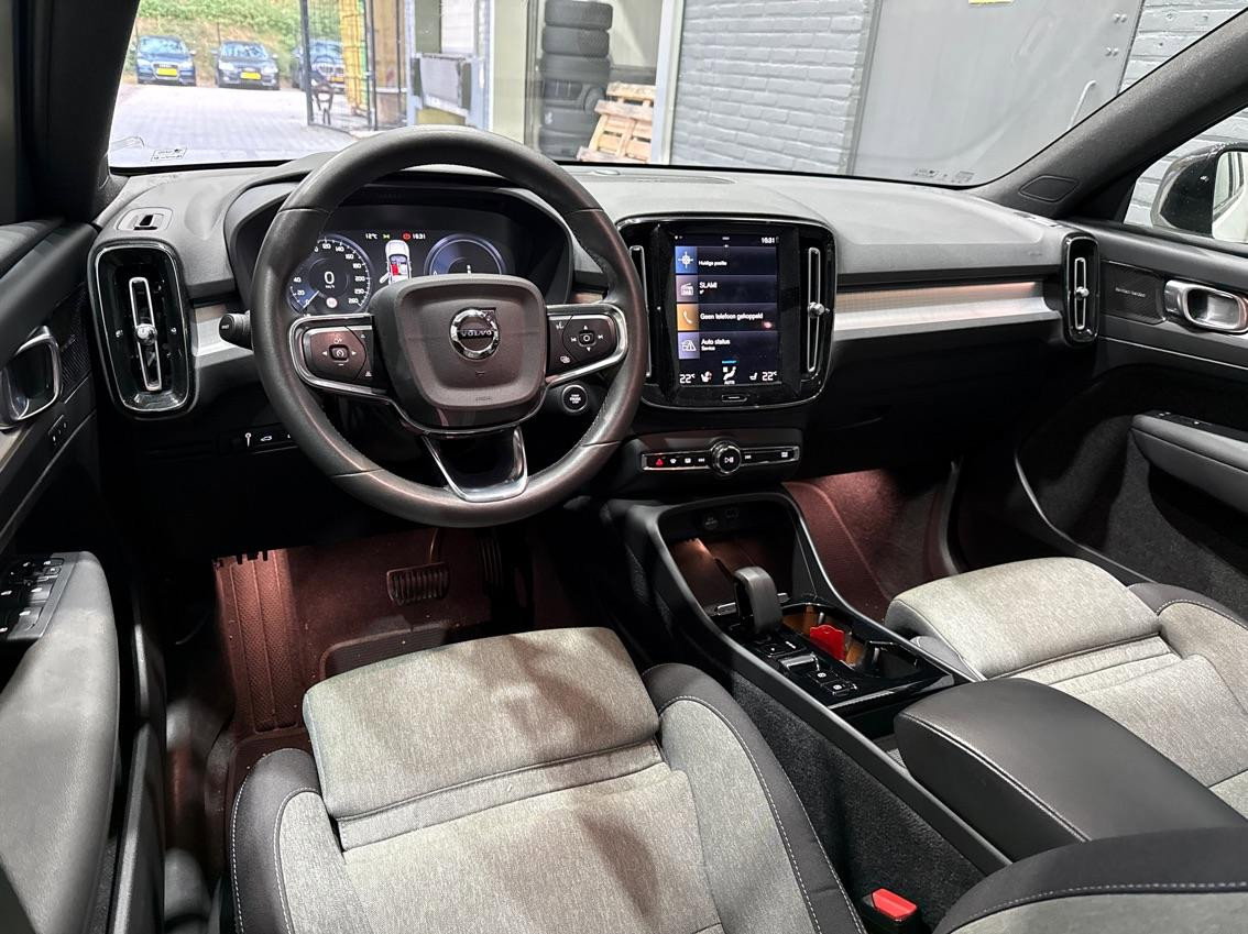 Volvo XC40 T5 Plus Dark | 22 Inch | Harman/Kardon | Trekhaak | Panoramadak | Keyless | Stoel+Stuurverwarming