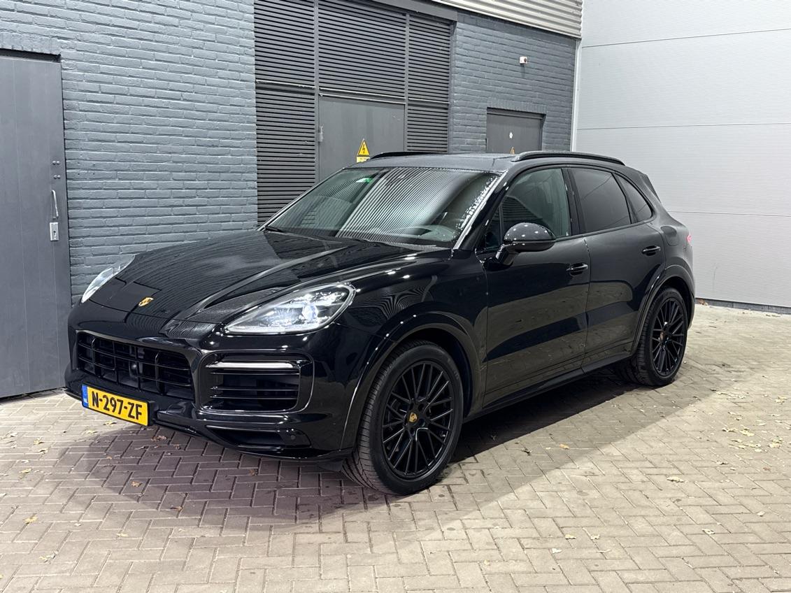 Porsche Cayenne 3.0 E-Hybrid | Sport Chrono | Luchtvering | Panoramadak | Head-Up | Stoelventilatie V+A | 21 Inch | ACC