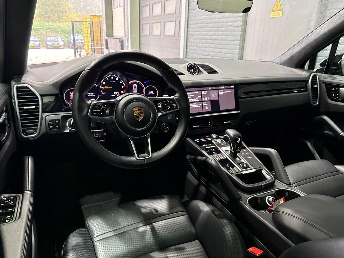 Porsche Cayenne 3.0 E-Hybrid | Sport Chrono | Luchtvering | Panoramadak | Head-Up | Stoelventilatie V+A | 21 Inch | ACC