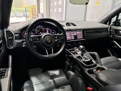 Porsche Cayenne 3.0 E-Hybrid | Sport Chrono | Luchtvering | Panoramadak | Head-Up | Stoelventilatie V+A | 21 Inch | ACC