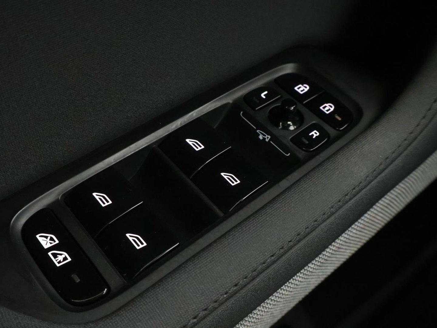 Polestar 2 Long Range Single Motor 78 kWh | SOH 93,2% | Camera | LED | Apple Carplay | Stoelverwarming | DAB |