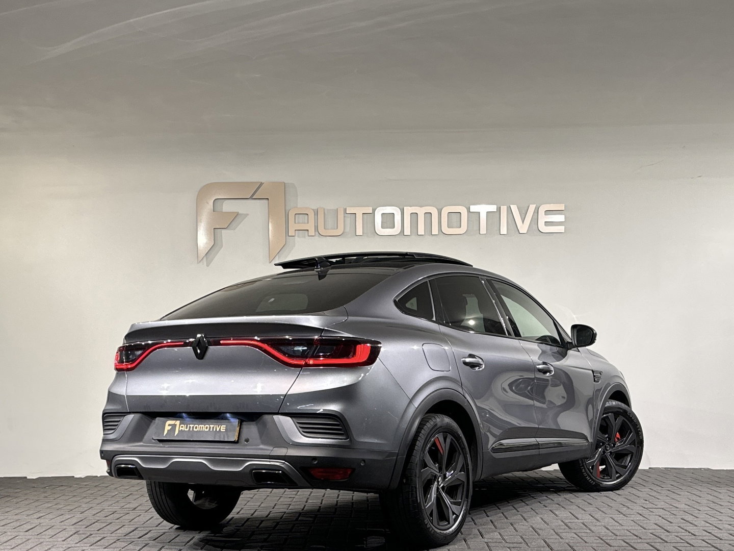 Renault Arkana 1.6 E-Tech Hybrid 145 R.S. Line Pano|Carbon|Camera|Volleder