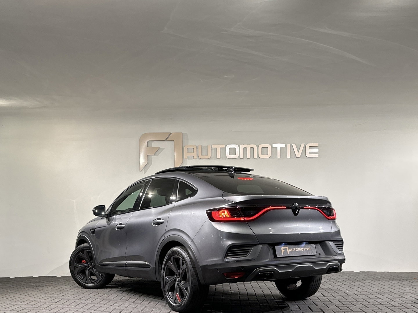 Renault Arkana 1.6 E-Tech Hybrid 145 R.S. Line Pano|Carbon|Camera|Volleder
