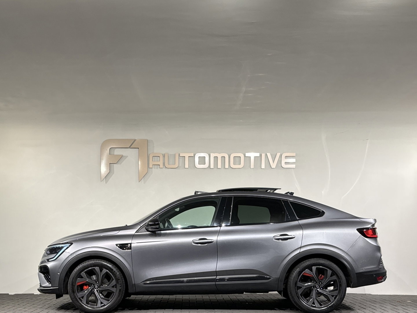 Renault Arkana 1.6 E-Tech Hybrid 145 R.S. Line Pano|Carbon|Camera|Volleder