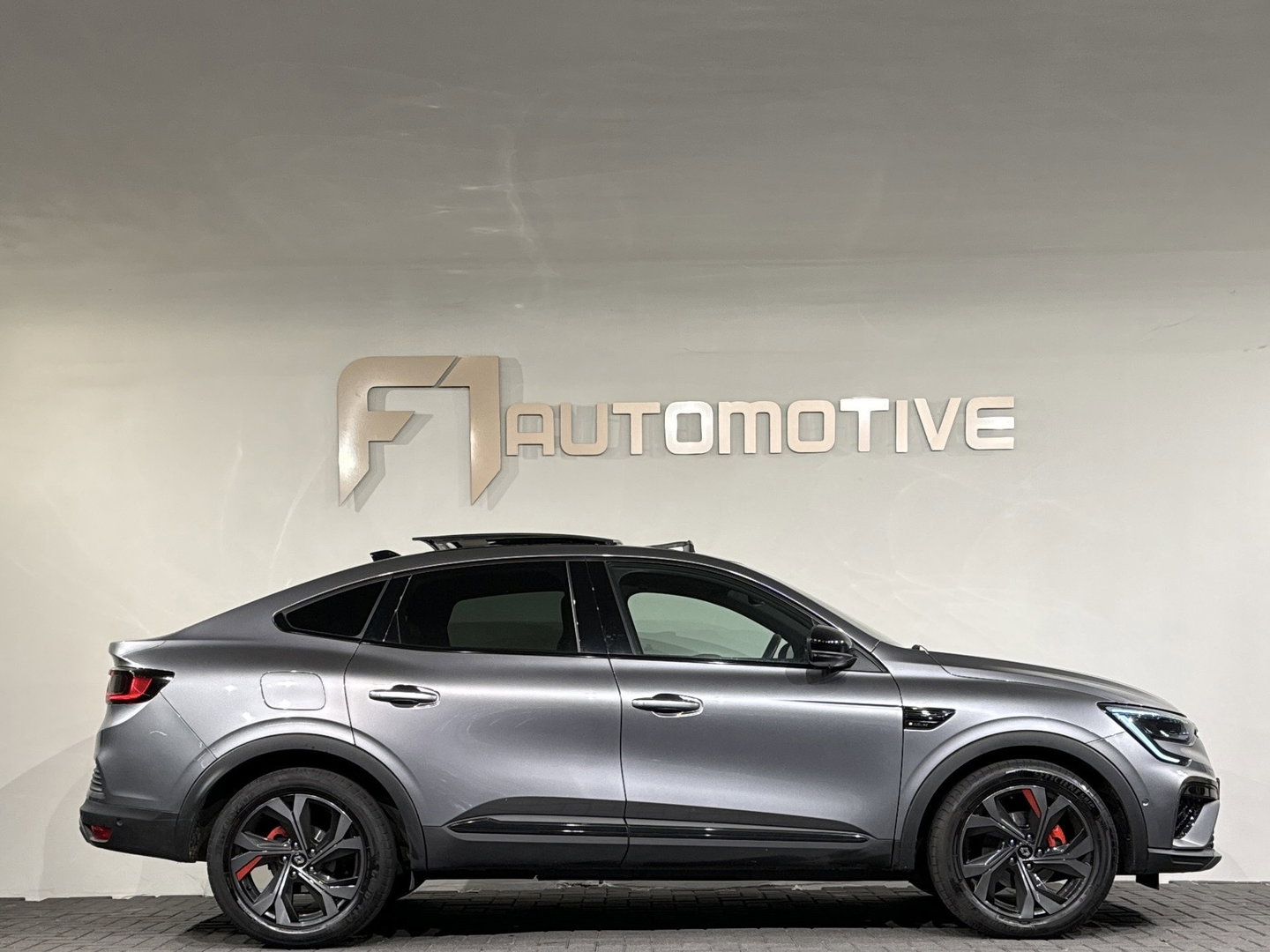 Renault Arkana 1.6 E-Tech Hybrid 145 R.S. Line Pano|Carbon|Camera|Volleder