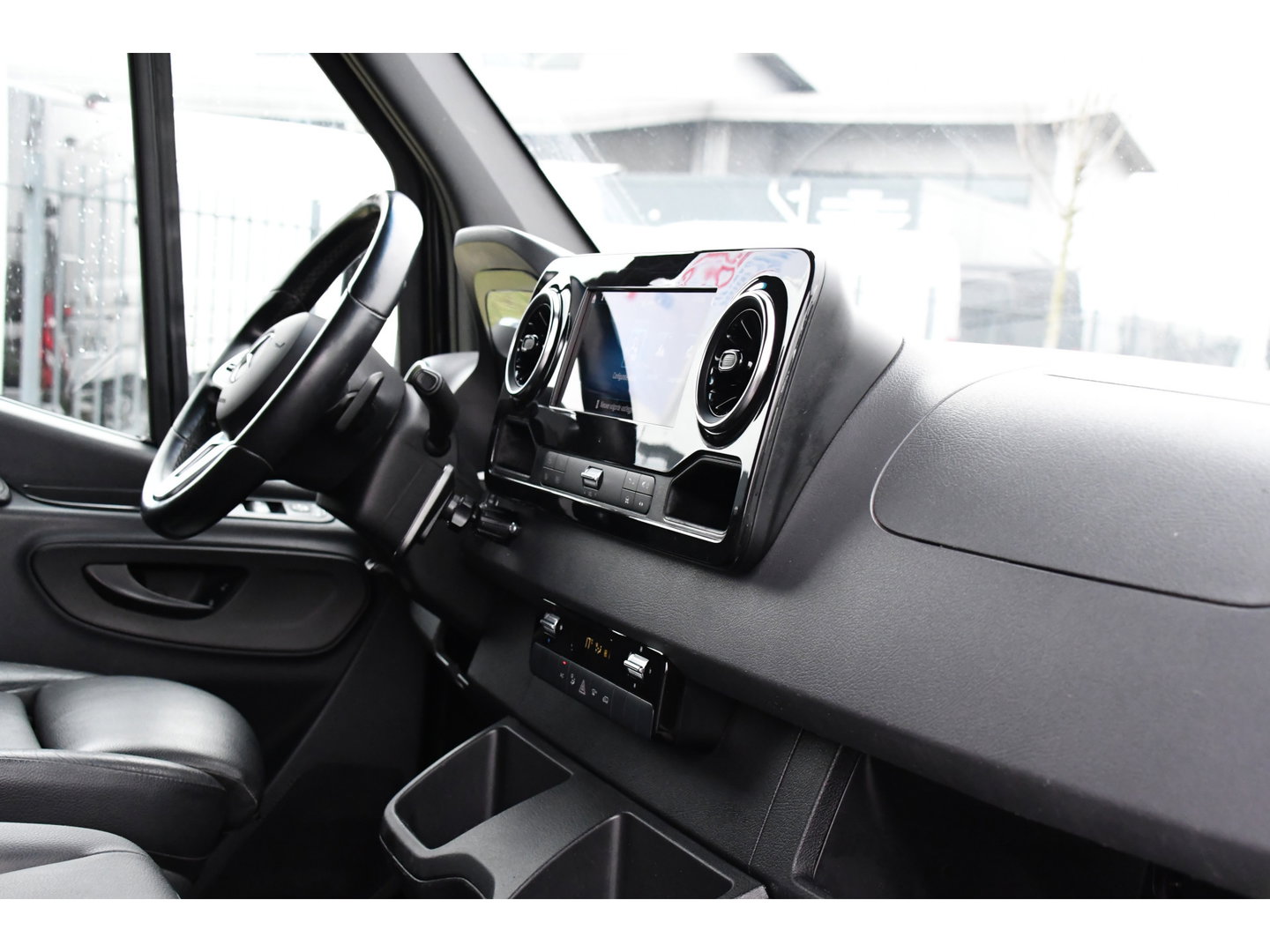 Mercedes-Benz Sprinter 314 2.2 CDI L2H1 Black Edition Cruise, Camera, Carplay, LED, 10,5'' Mbux, Stoelverwarming, Automaat,  Leder, Trekhaak, Uniek!