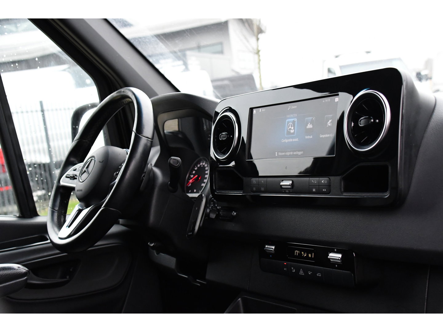 Mercedes-Benz Sprinter 314 2.2 CDI L2H1 Black Edition Cruise, Camera, Carplay, LED, 10,5'' Mbux, Stoelverwarming, Automaat,  Leder, Trekhaak, Uniek!