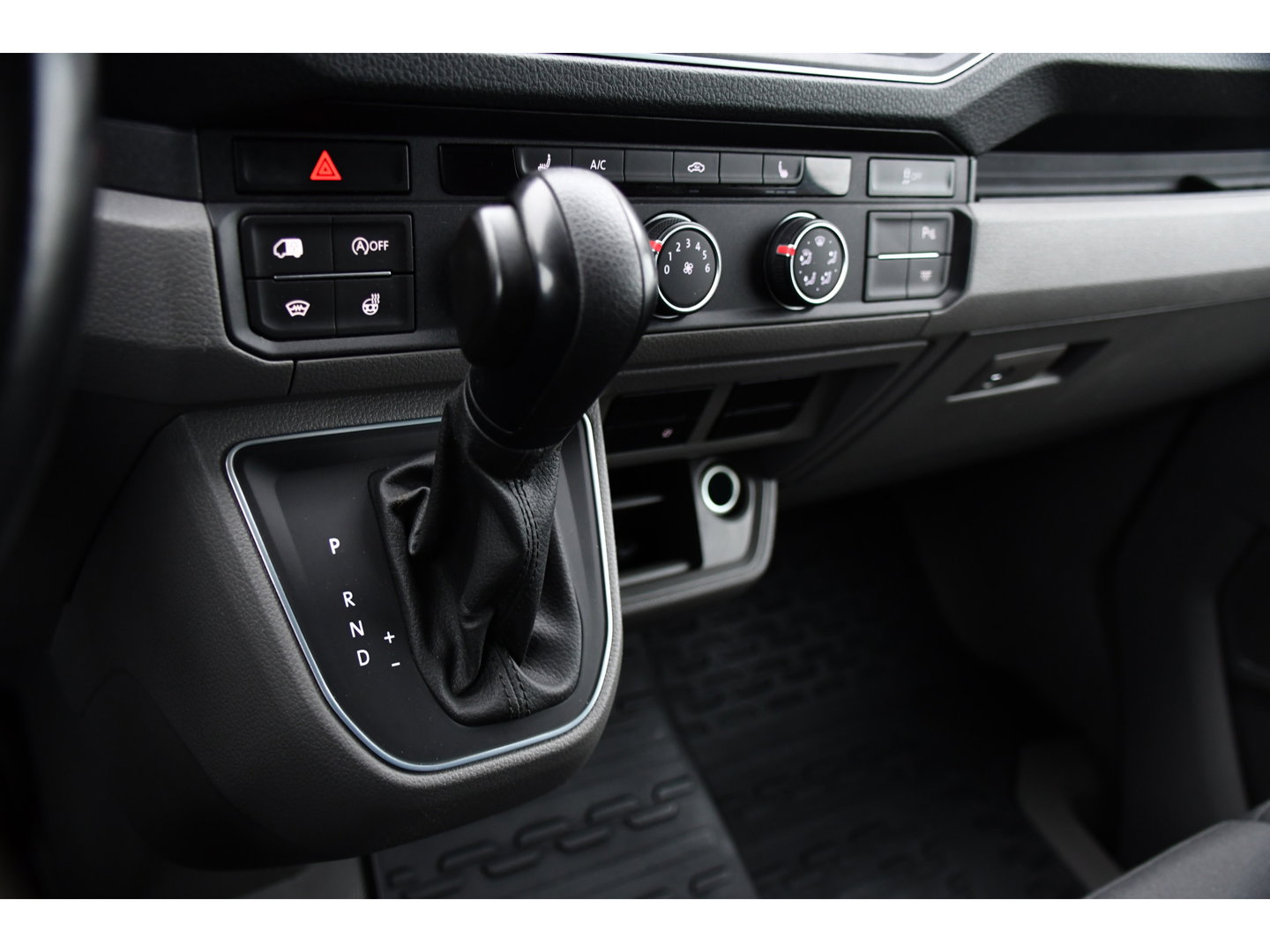 MAN TGE 3.160 35 2.0 L3H3 RDW PB Edition Full Options! Cruise, Camera, Carplay, 3500kg Trekhaak, LED, Stoelverwarming, Massage Stoel, Automaat, 164pk, Uniek!