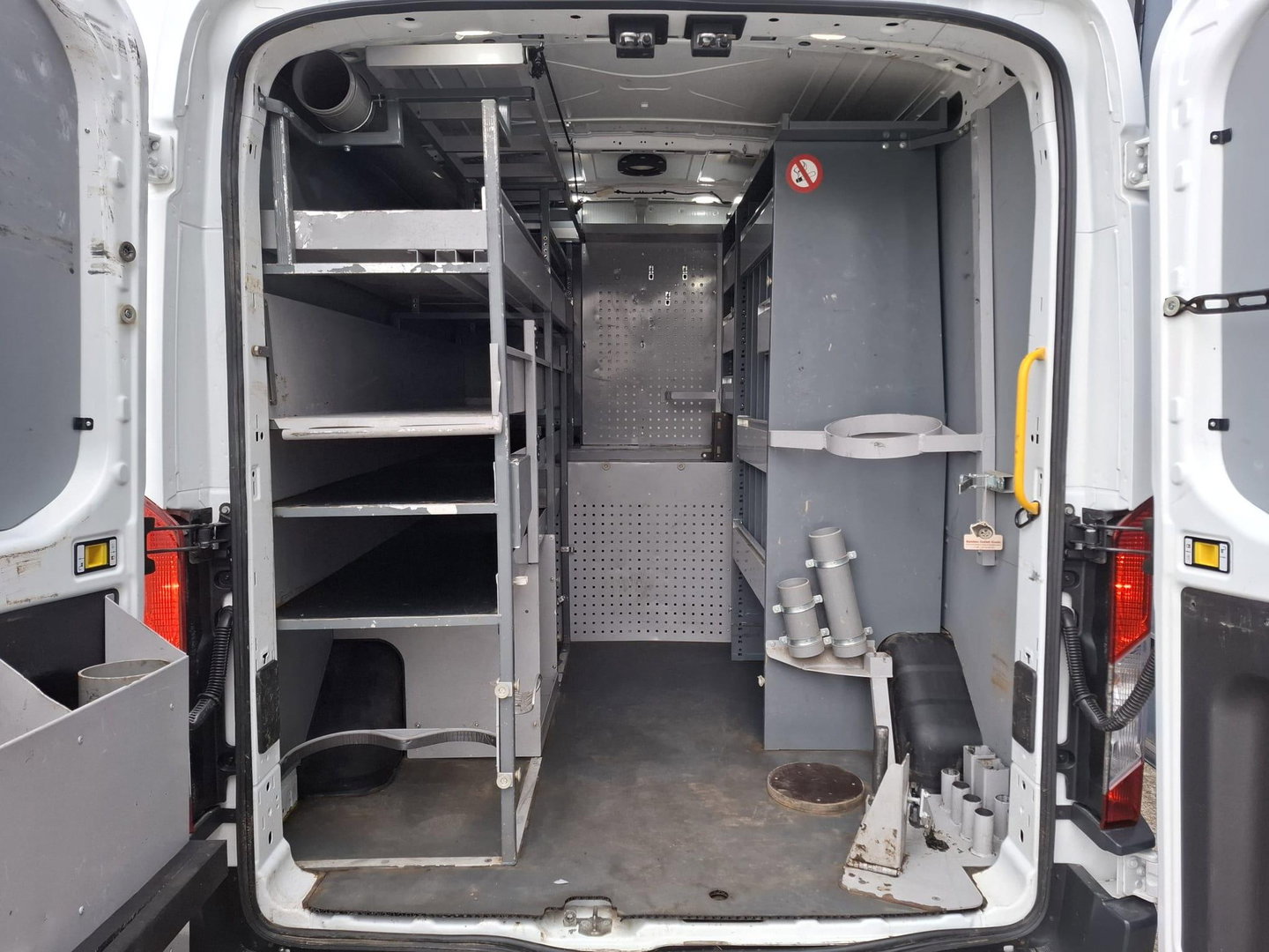 Ford Transit 330 2.0 TDCI L2H2 Trend AIRCO / CRUISE CONTROLE / L2H2 / KASTEN INRICHTING / EURO 6
