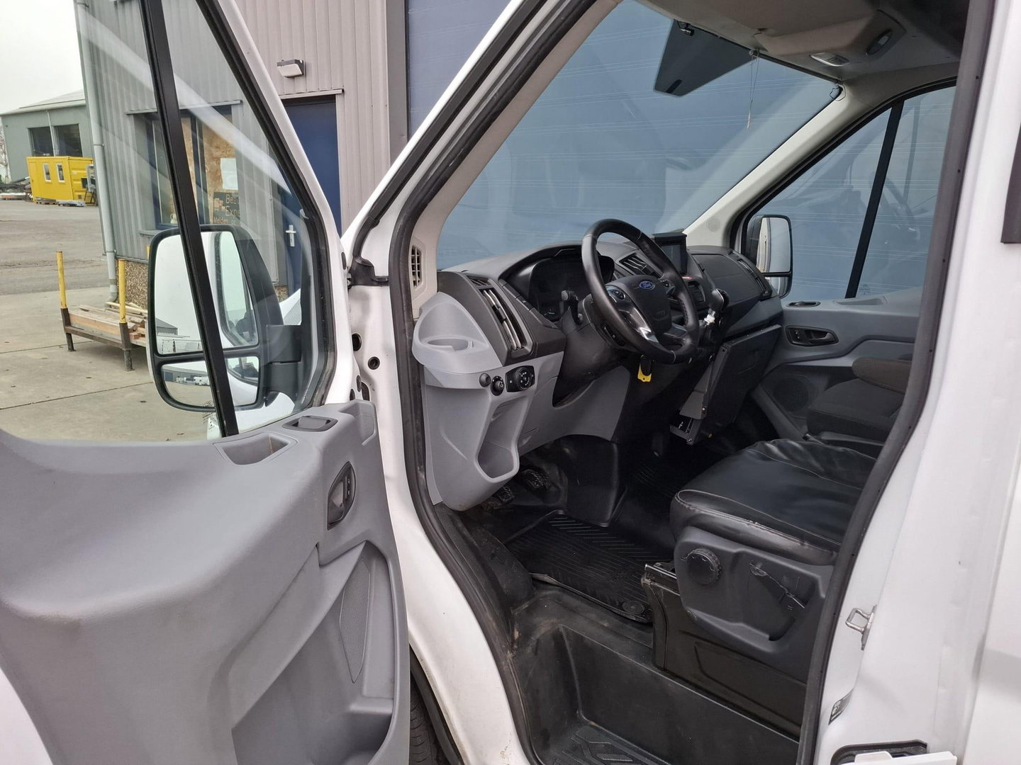 Ford Transit 330 2.0 TDCI L2H2 Trend AIRCO / CRUISE CONTROLE / L2H2 / KASTEN INRICHTING / EURO 6