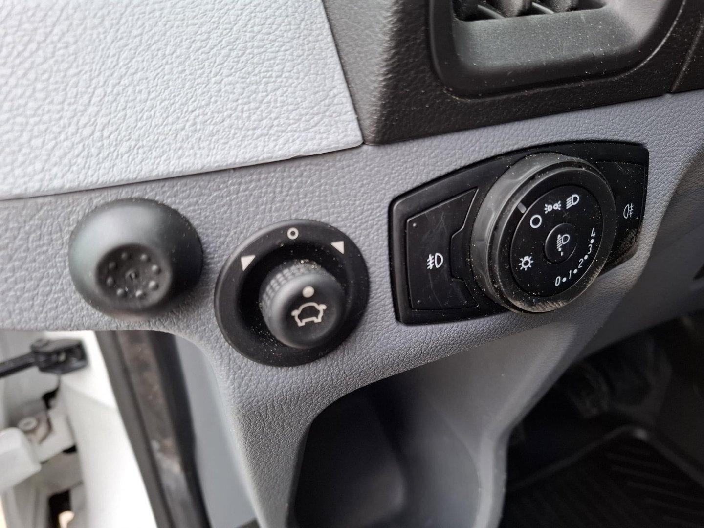 Ford Transit 330 2.0 TDCI L2H2 Trend AIRCO / CRUISE CONTROLE / L2H2 / KASTEN INRICHTING / EURO 6