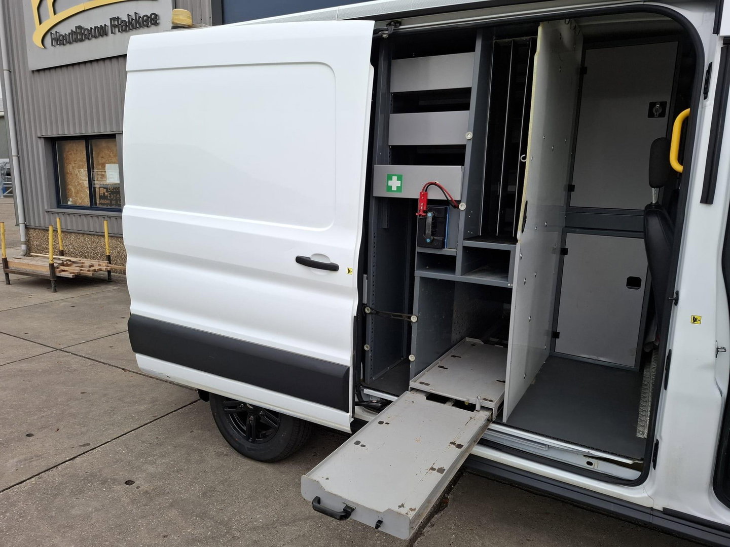 Ford Transit 330 2.0 TDCI L2H2 Trend AIRCO / CRUISE CONTROLE / L2H2 / KASTEN INRICHTING / EURO 6