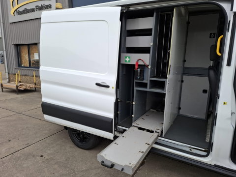 Ford Transit 330 2.0 TDCI L2H2 Trend AIRCO / CRUISE CONTROLE / L2H2 / KASTEN INRICHTING / EURO 6