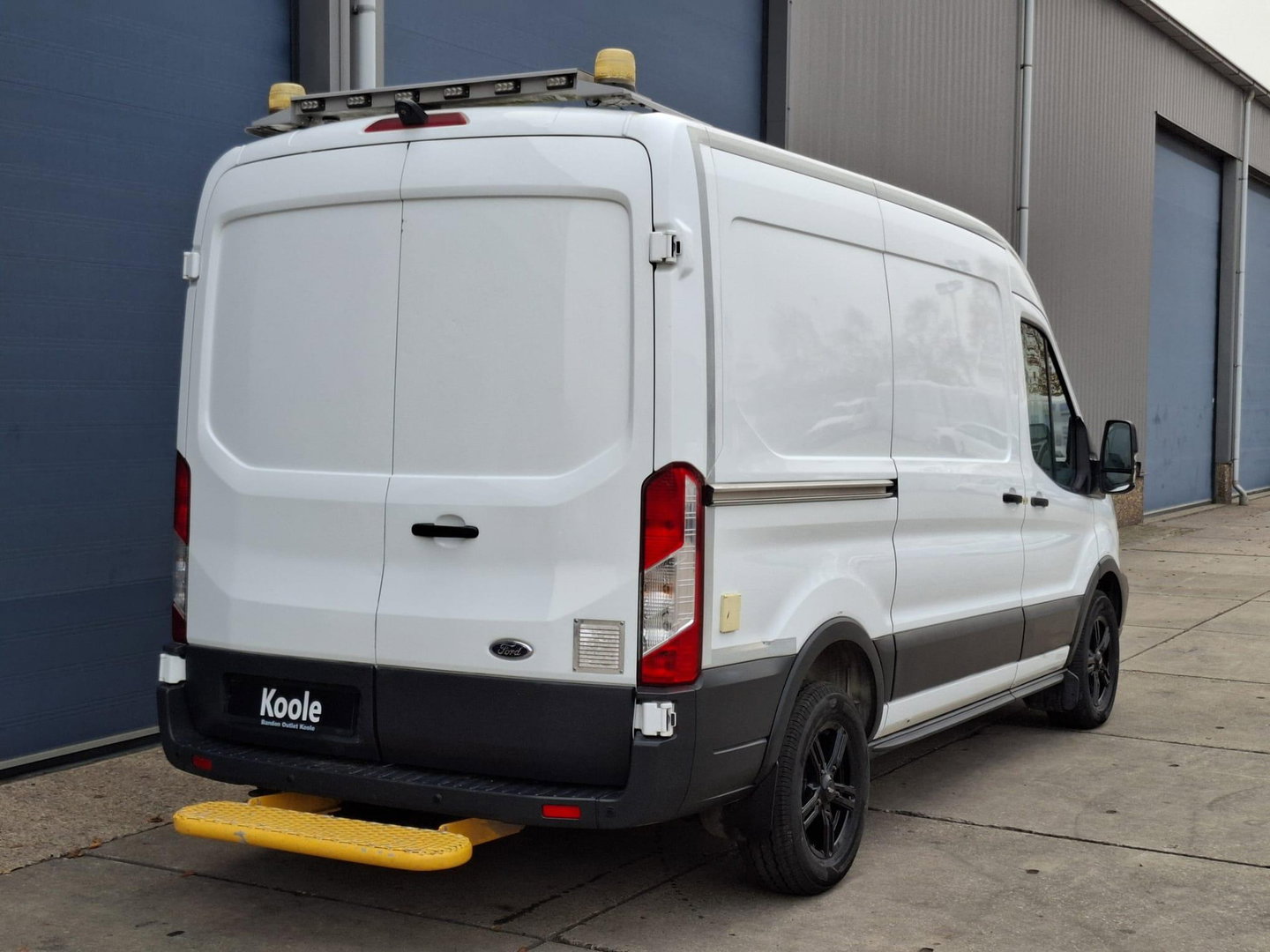 Ford Transit 330 2.0 TDCI L2H2 Trend AIRCO / CRUISE CONTROLE / L2H2 / KASTEN INRICHTING / EURO 6