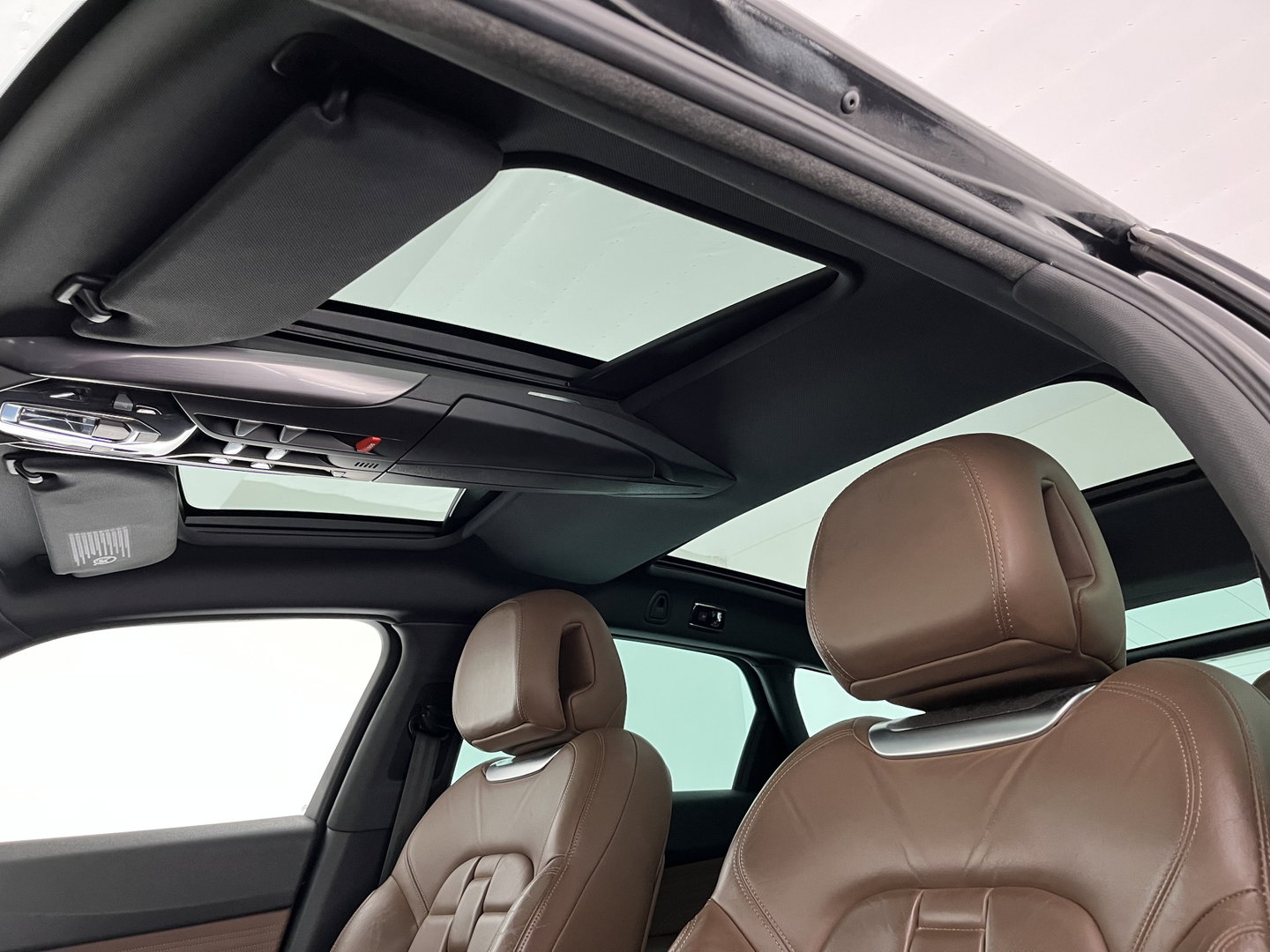 Citroën DS5 2.0 HDi Sport Chic Aut. *PANO | LEATHER | MEMORY-PACK | NAVI-FULLMAP | KEYLESS | MASSAGE | CRUISE | CAMERA | SHIFTPADDLES | XENON | COMFORTSEATS | DIGI-COCKPIT | ECC | 17"ALU*