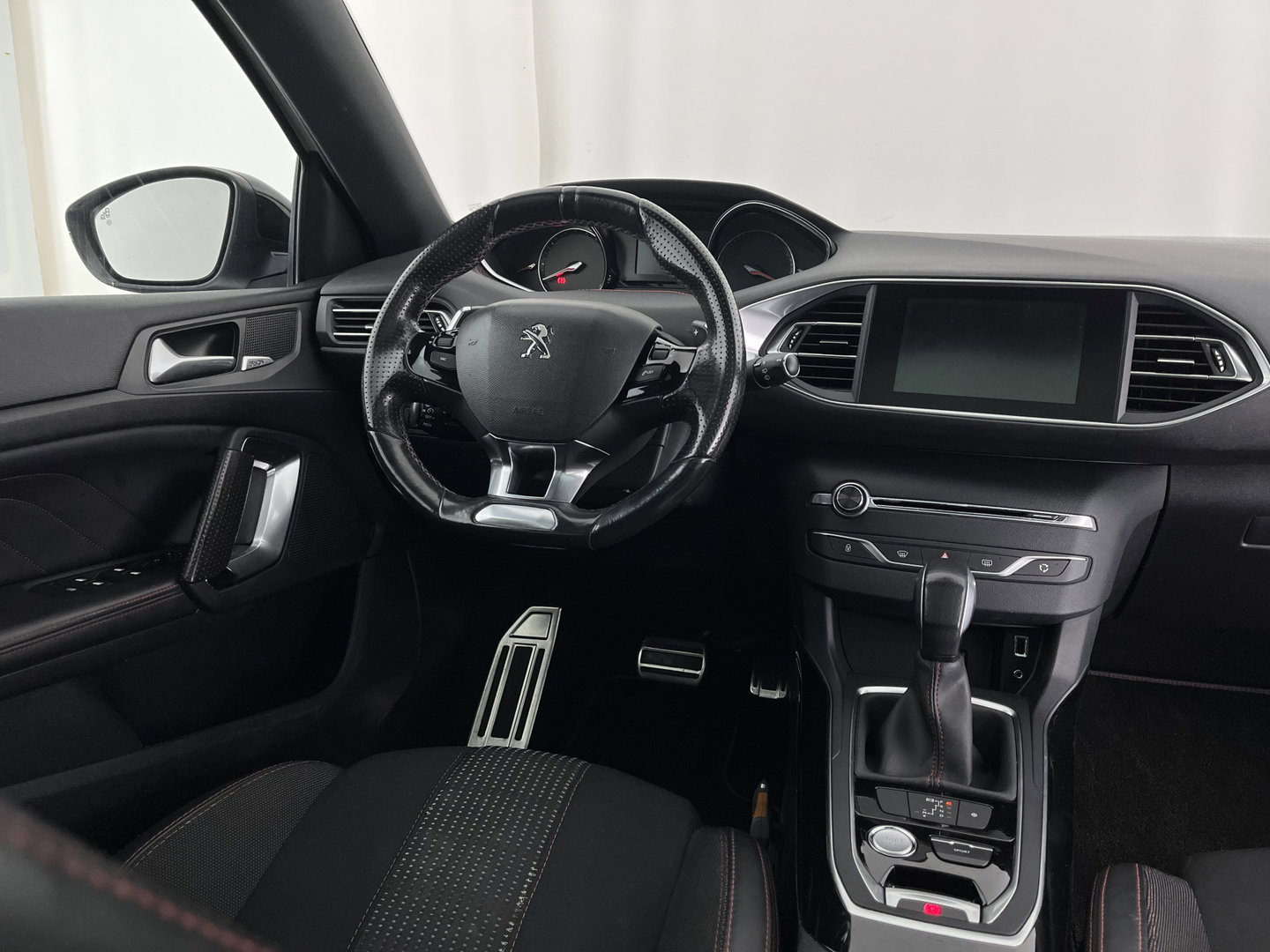 Peugeot 308 SW 1.2 GT-line Aut. *PANO | LEATHER-FABRIC | FULL-LED | DENON-AUDIO | BLINDSPOT | SPORTSEATS | NAVI-FULLMAP | KEYLESS | DAB | SHIFTPADDLES | LANE-ASSIST | CAMERA | ECC | CARPLAY | PDC | PRIVACY-GLASS | 18"A