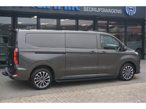 Ford E-Transit Custom 340L 218PK 71KWH AWD JWR EDITION Elektrisch AUT BPM VRIJ!! Apple CP/Android A, LED, Trekhaak, 2x Schuifdeur 19" LM!! NR. EC51