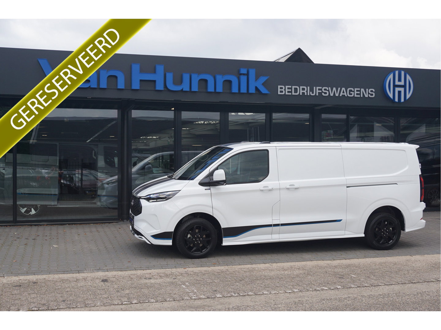 Ford E-Transit Custom 340L 218PK 71KWH Sport AUT Apple CP/Android A, Cam, 17" LM, 2x Schuifdeur!! NR. 652