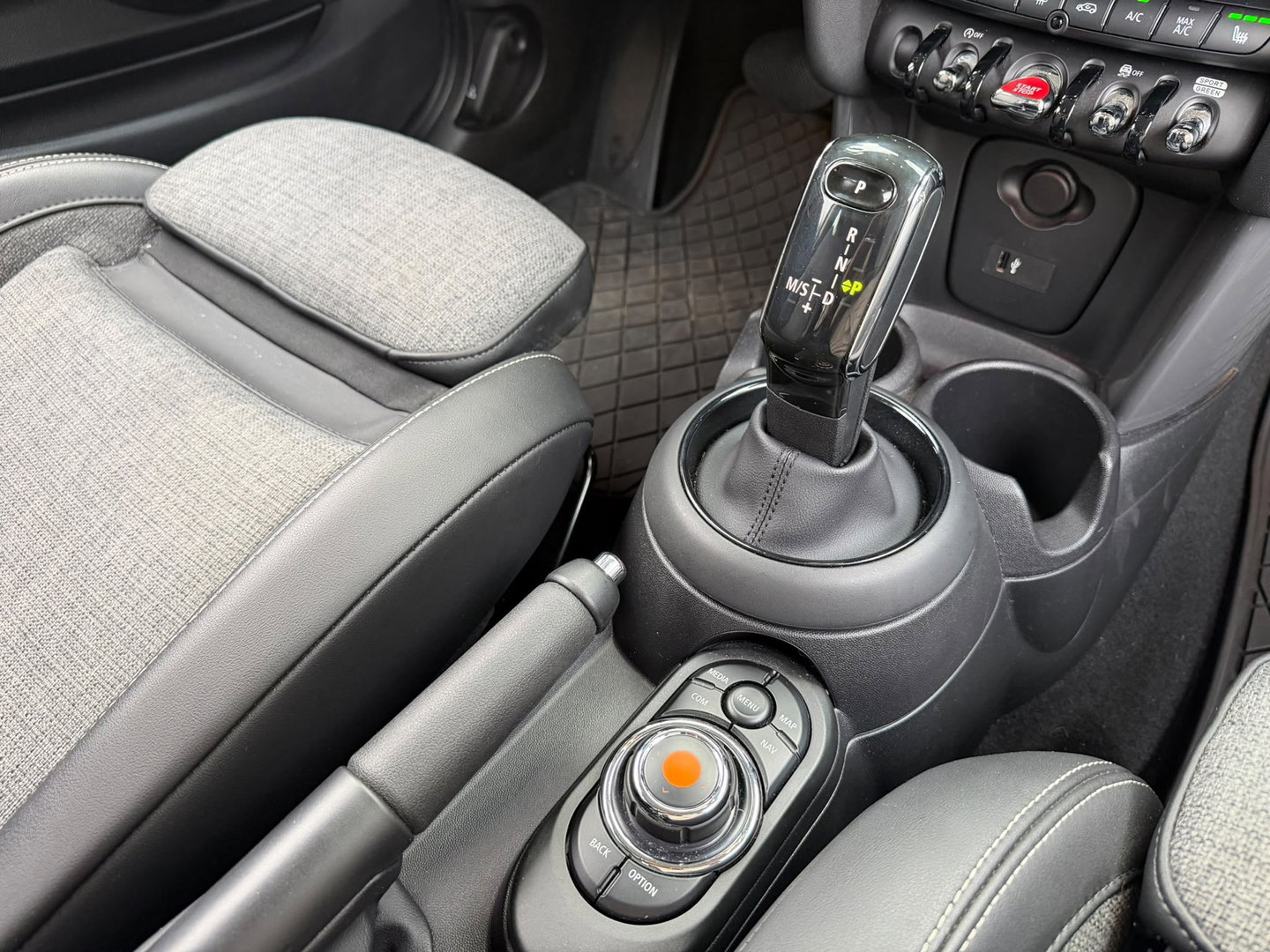 MINI 3-deurs 1.5 Cooper Chili Autom|Carplay|Led|Cruise-Control|136PK