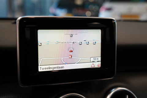 Mercedes-Benz A-Klasse 180 Ambition Panoramadak Navigatie Bi-Xenon