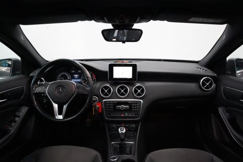 Mercedes-Benz A-Klasse 180 Ambition Panoramadak Navigatie Bi-Xenon