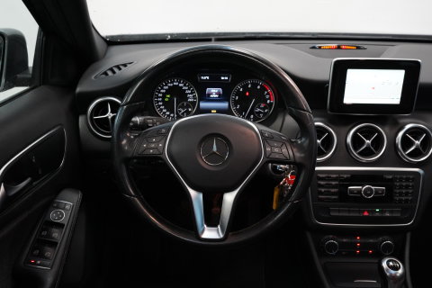 Mercedes-Benz A-Klasse 180 Ambition Panoramadak Navigatie Bi-Xenon
