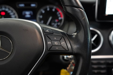 Mercedes-Benz A-Klasse 180 Ambition Panoramadak Navigatie Bi-Xenon