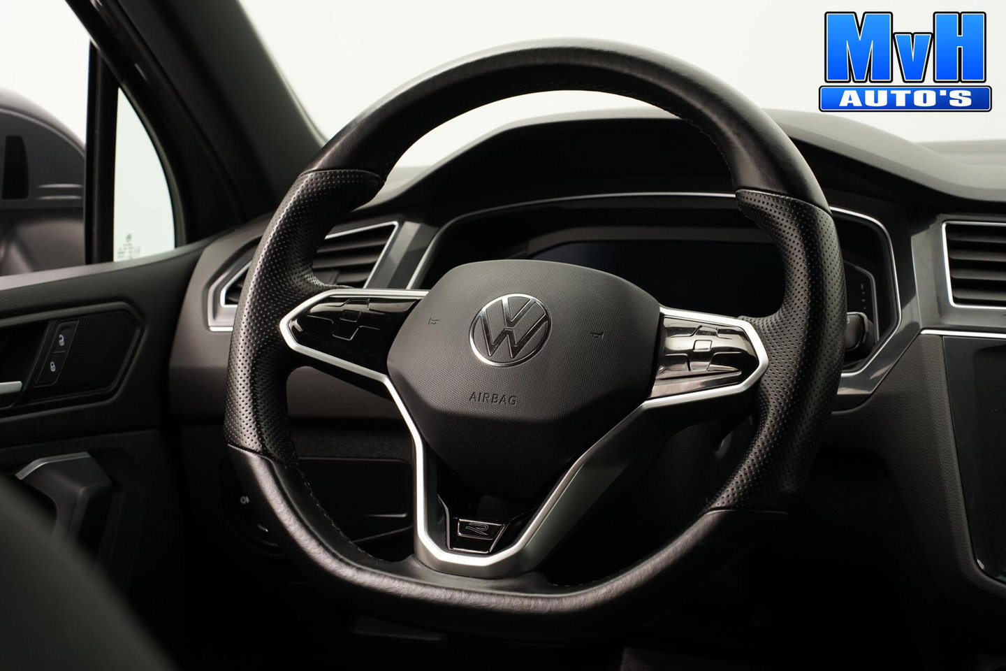 Volkswagen Tiguan 1.4 TSI PHEV R-Line|PANO|STOEL/STUUR.VERW|SOH93%