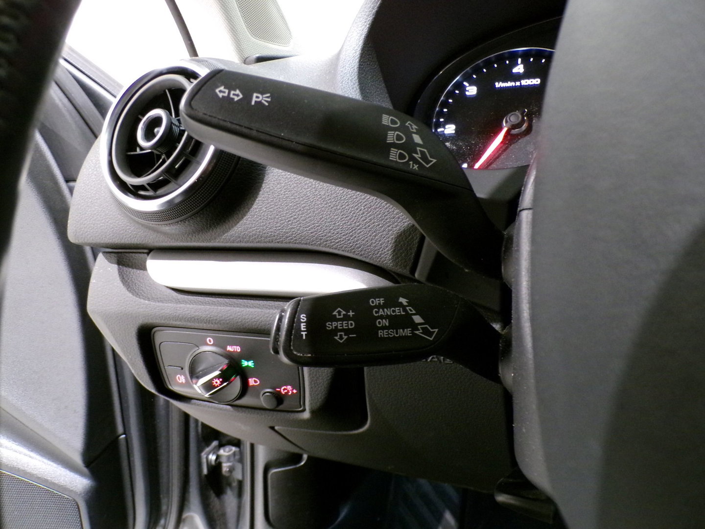 Audi A3 1.6 TDI Pro Line plus "Automaat" Xenon-LED Parkeersensoren Navigatie Cruise-control Bluetooth Climatronic Nieuwe-APK