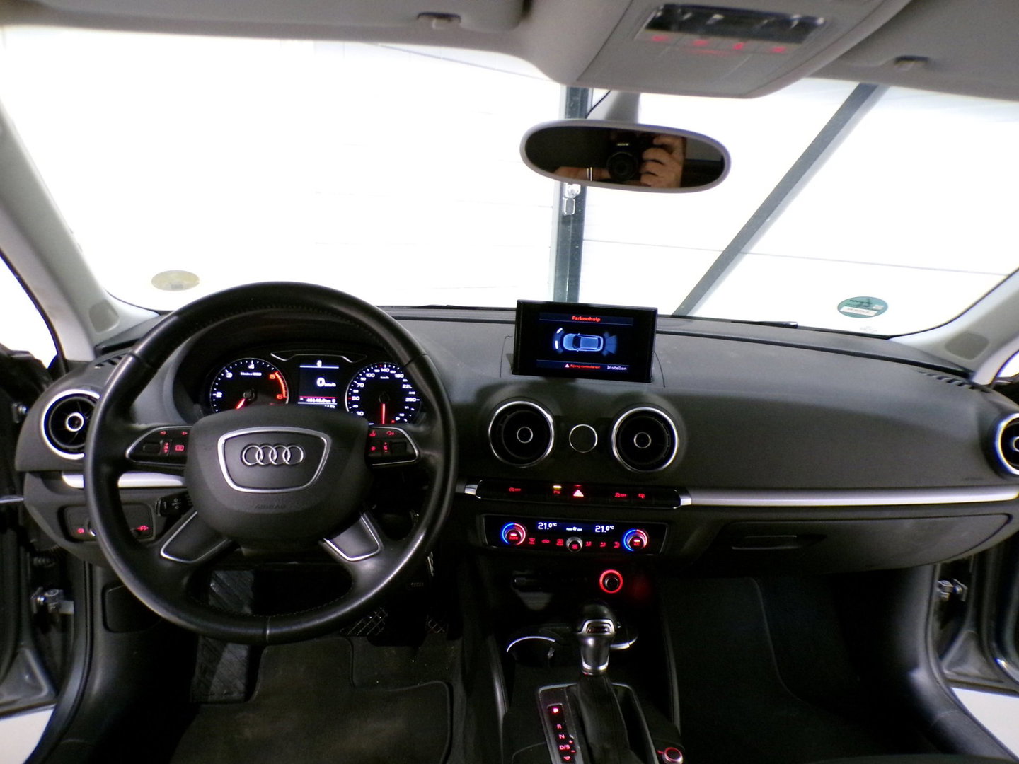 Audi A3 1.6 TDI Pro Line plus "Automaat" Xenon-LED Parkeersensoren Navigatie Cruise-control Bluetooth Climatronic Nieuwe-APK