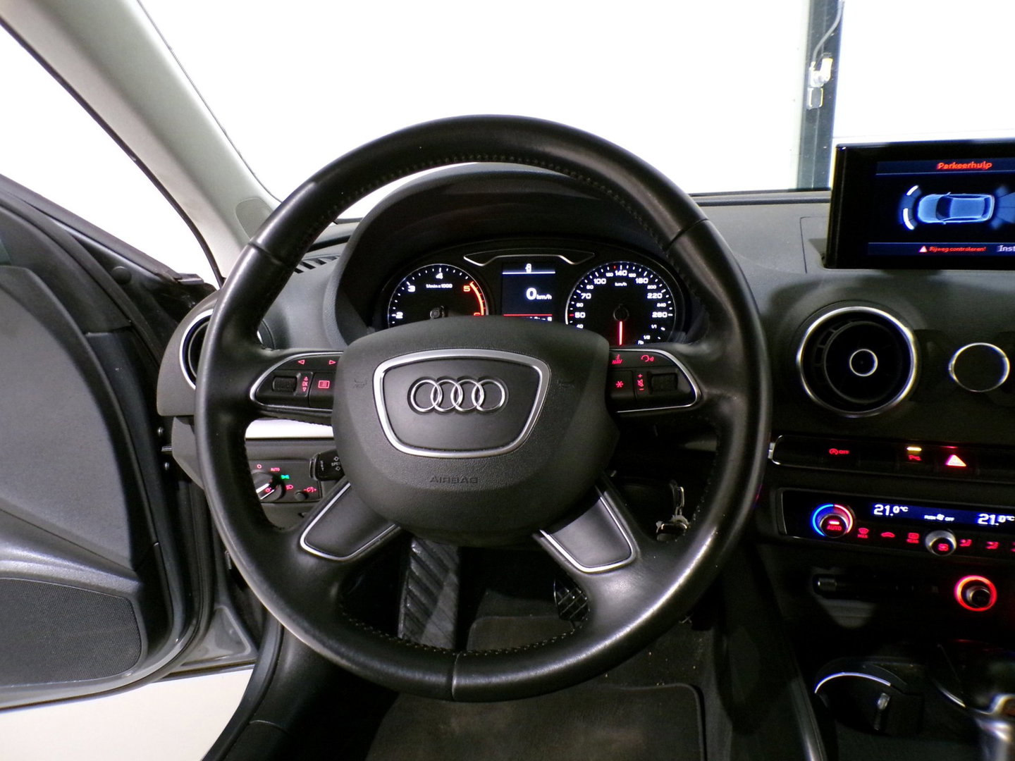 Audi A3 1.6 TDI Pro Line plus "Automaat" Xenon-LED Parkeersensoren Navigatie Cruise-control Bluetooth Climatronic Nieuwe-APK