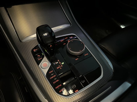 BMW X5 M50i V8 M-Sport Pano|H/K|HuD|Active Drive Assistant
