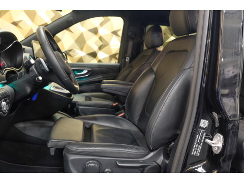 Mercedes-Benz V-Klasse V300d 240pk AMG Extra Lang DC Distronic MBUX Navi Luchtvering Trekhaak Burmester Elektrische schuifdeuren Sfeerverlichting
